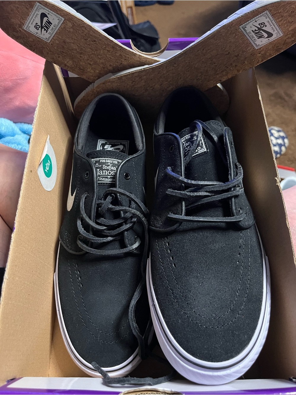 Brand new janoski with spare insoles